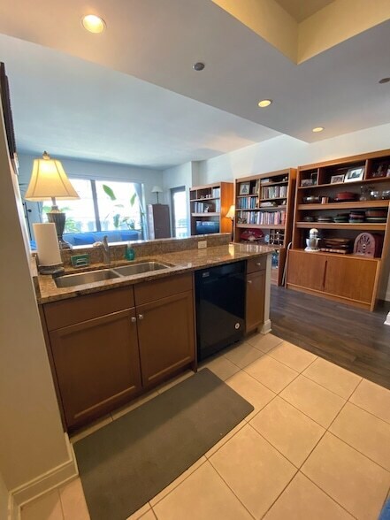 Building Photo - 130 N Garland Ct