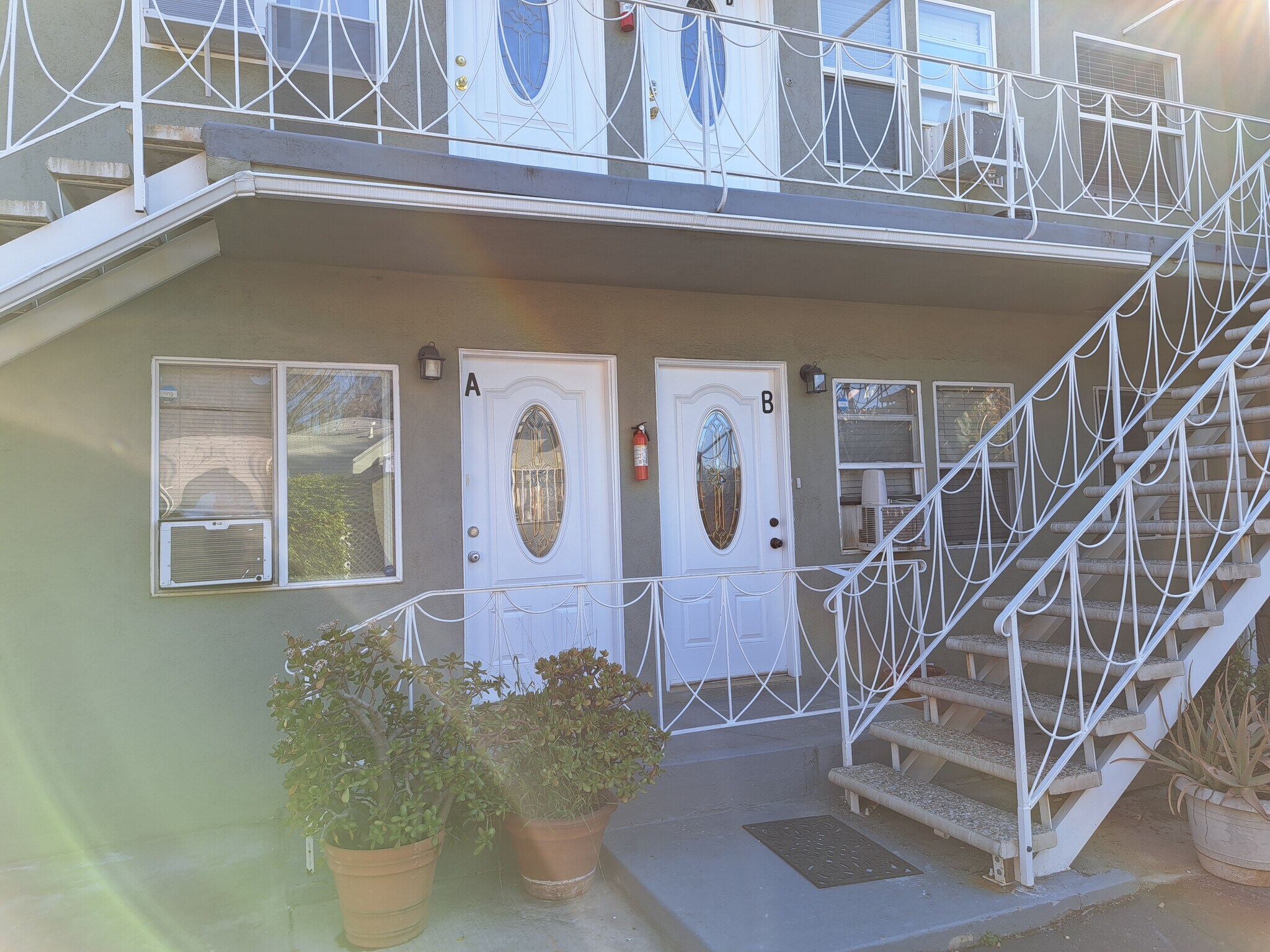 Building Photo - 630 Westbourne Dr