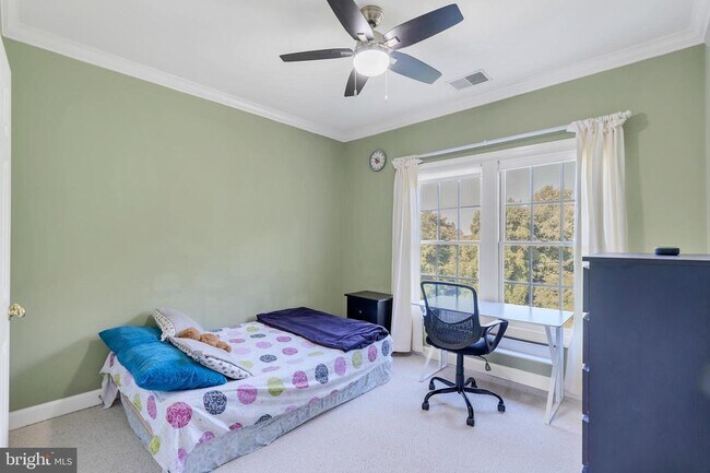 Building Photo - 12410 Meadow Field Dr
