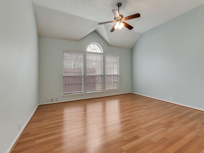 Building Photo - 4801 Holly Berry Dr