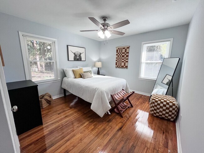 Building Photo - 217 Bamboo Dr