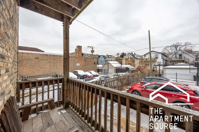 Building Photo - 2852 N Kedzie Ave