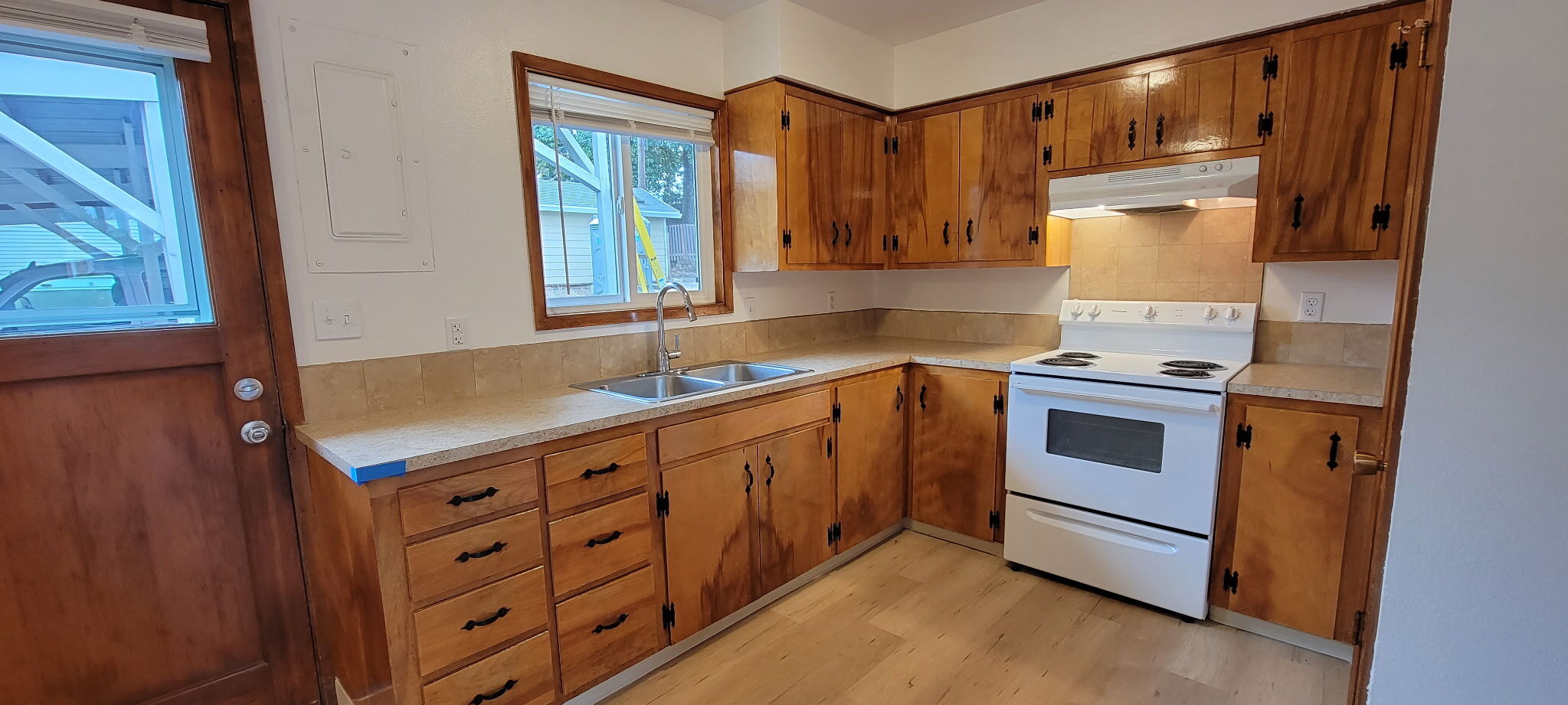 Building Photo - 702 E 22nd St