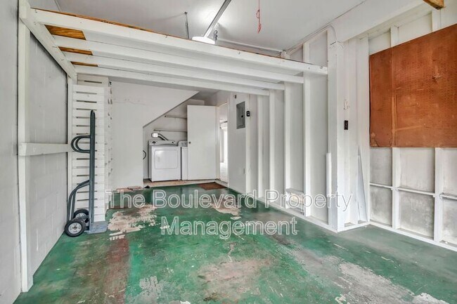 Building Photo - 95-045 Hokuiwa St