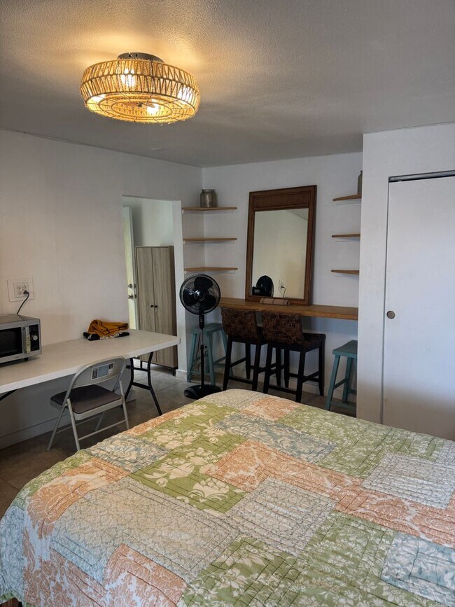 Building Photo - Attached Guest Studio Home in Kailua Town with Yard, and Pets Allowed