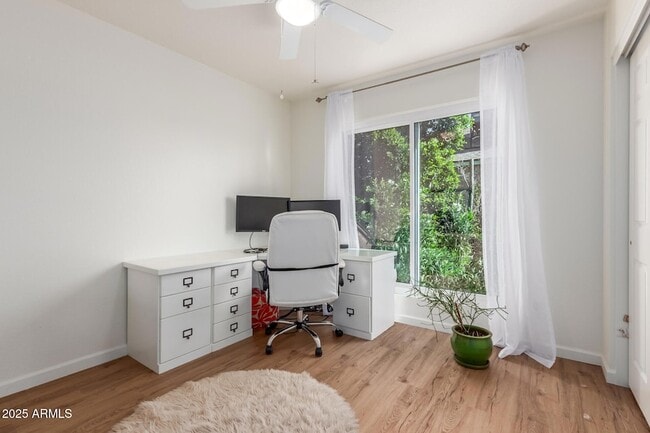 Building Photo - 518 E Kerry Ln