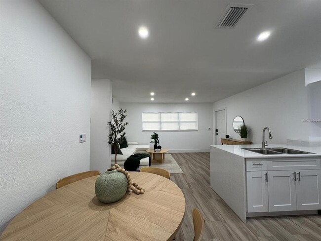 Building Photo - 22011 Catherine Ave