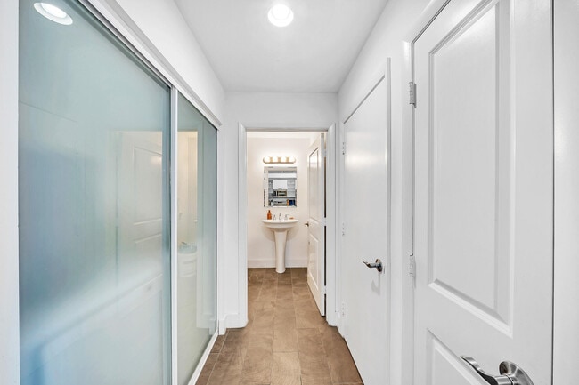 Building Photo - 1945 S Ocean Dr