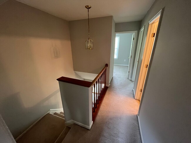 Building Photo - Updated 3 BR/2.5 BA Townhome in Dorsey Hall!