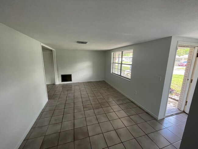 Building Photo - 2/1.5/1 New Port Richey