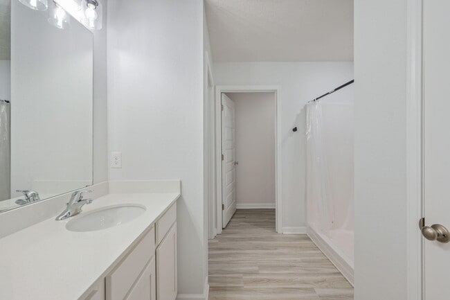Building Photo - 522 Mary Lou Way