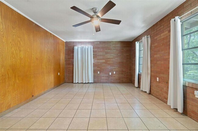 Building Photo - 2205-2205 Alta Vista Ave