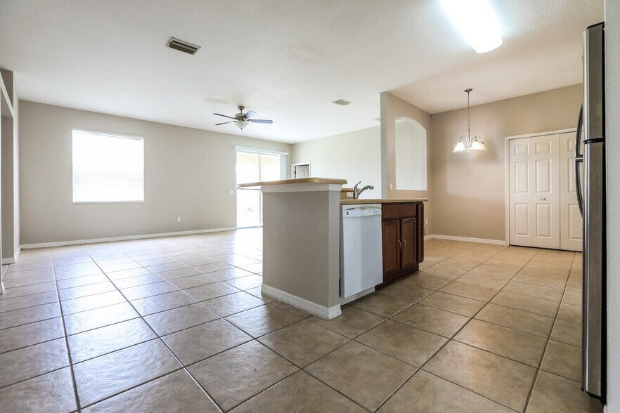 Building Photo - 15385 Lakeland Cir