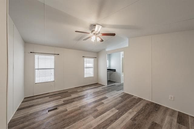 Building Photo - 5005 Shoreline Cir W