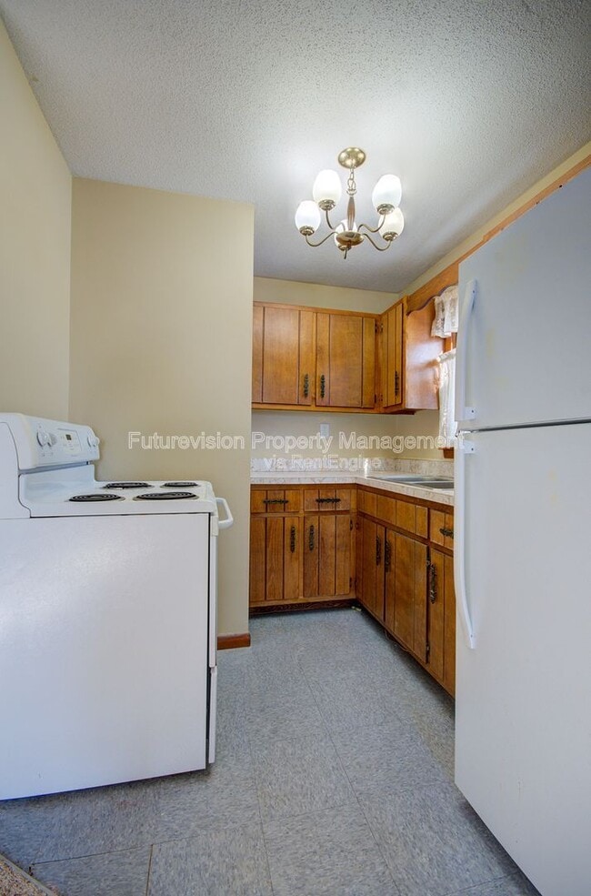 Building Photo - 634 Hays