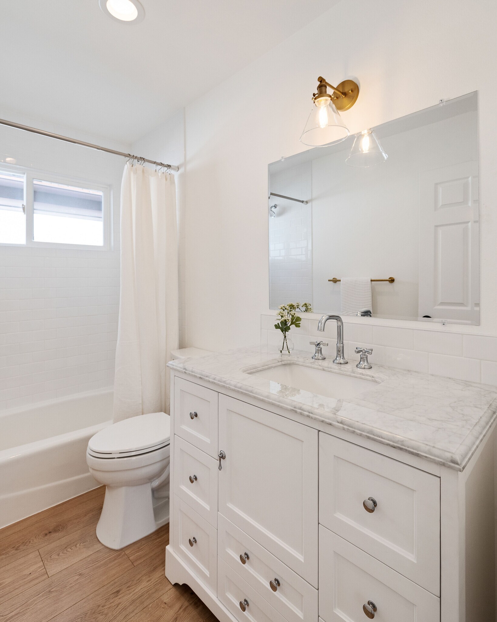 Building Photo - 1504 N Poinsettia Ave