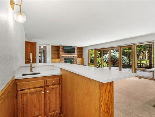 Building Photo - Stunning Custom Home 4 Bedroom in the Gated Mountain High Golf Community!