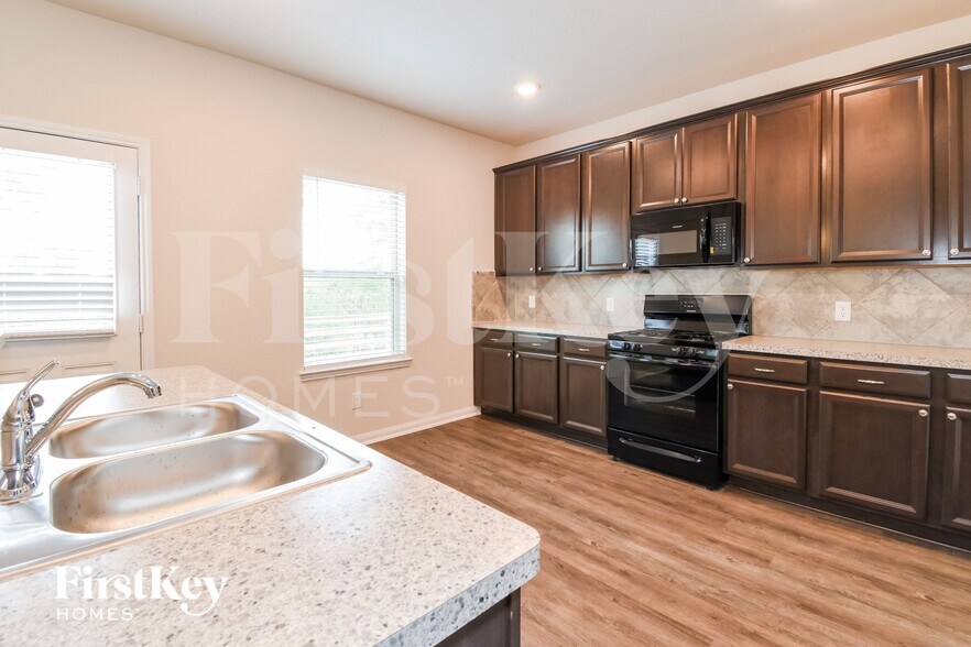 Building Photo - 6542 Blimp Base Blvd