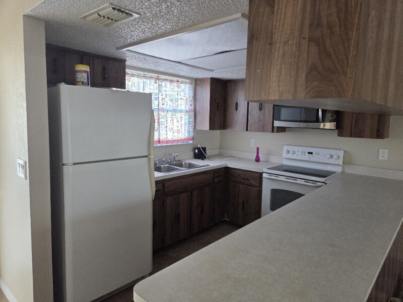 Building Photo - 12841 Kellywood Cir