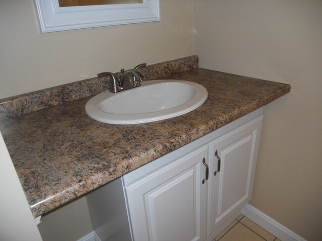 Building Photo - Stoneham Mass 1 Bedrm Condo Rental