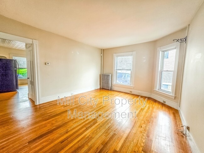 Building Photo - 195 Sagamore St