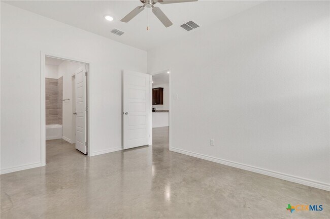 Building Photo - 3902 American Elm Dr