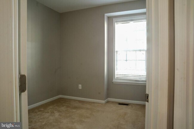 Building Photo - 2627 Osprey Way S
