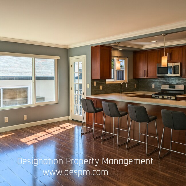 Building Photo - 7638 Hampton Ave