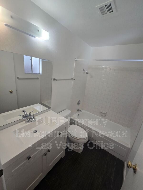 Building Photo - 4270 Rollingstone Dr