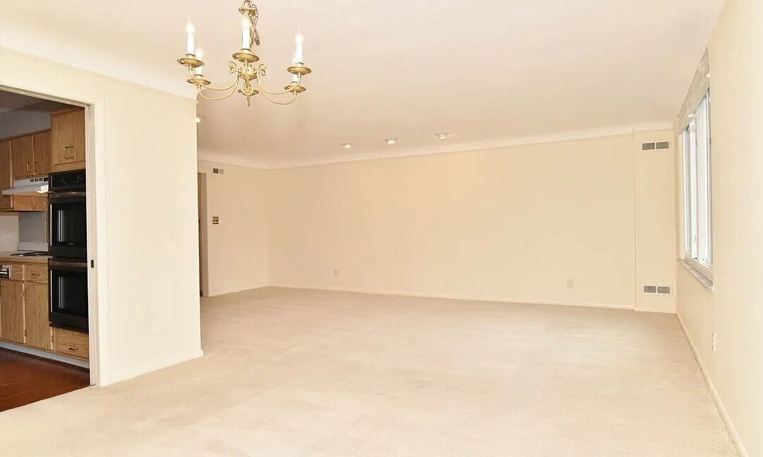 Living Rm - 19425 Van Aken Blvd