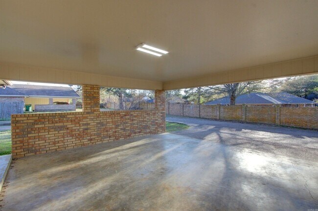 Building Photo - 5805 Sidney Dr