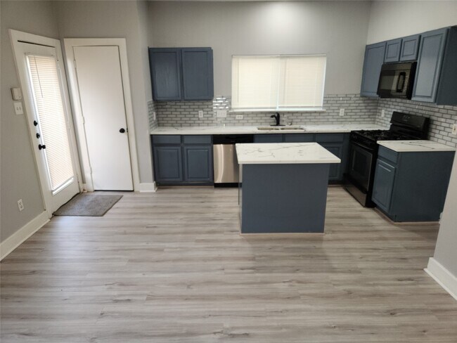 Building Photo - 20911 Walder Ct