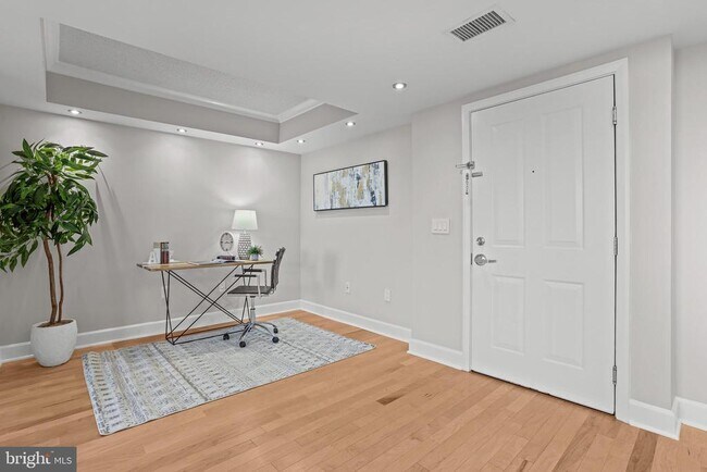 Building Photo - 1220 N Fillmore St