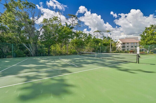 Building Photo - ** 2/2 First Floor Condo ~ Cross Creek ~ R...