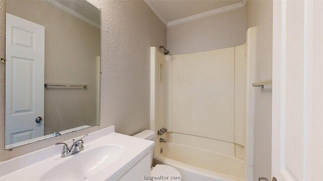 Building Photo - 806 Oran Cir