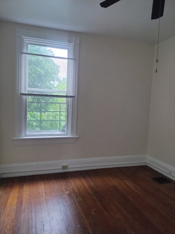 Building Photo - 536 Howell Ave