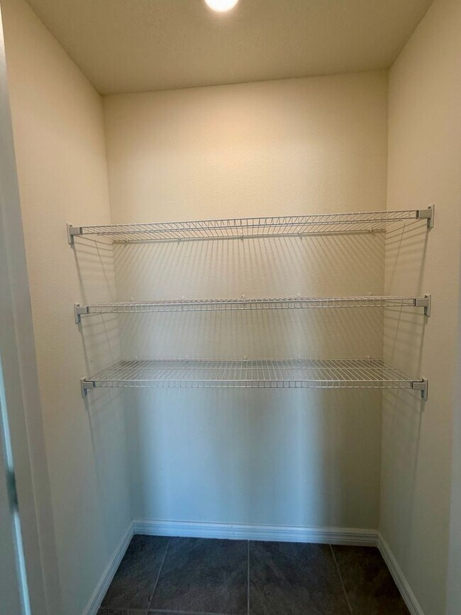 Building Photo - Beautiful Home in Newberry, FL – Spacious, Modern, and Peaceful Living