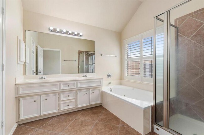 Building Photo - 17515 Burkhart Ridge Dr