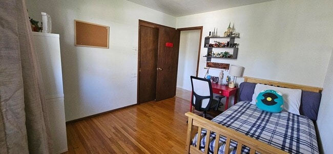 Building Photo - 5646 S 45th St