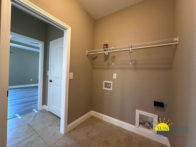 Building Photo - 438 Bay Oaks Dr