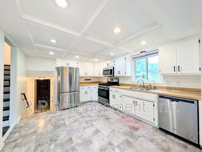 Building Photo - 4382 Rosebriar Ave