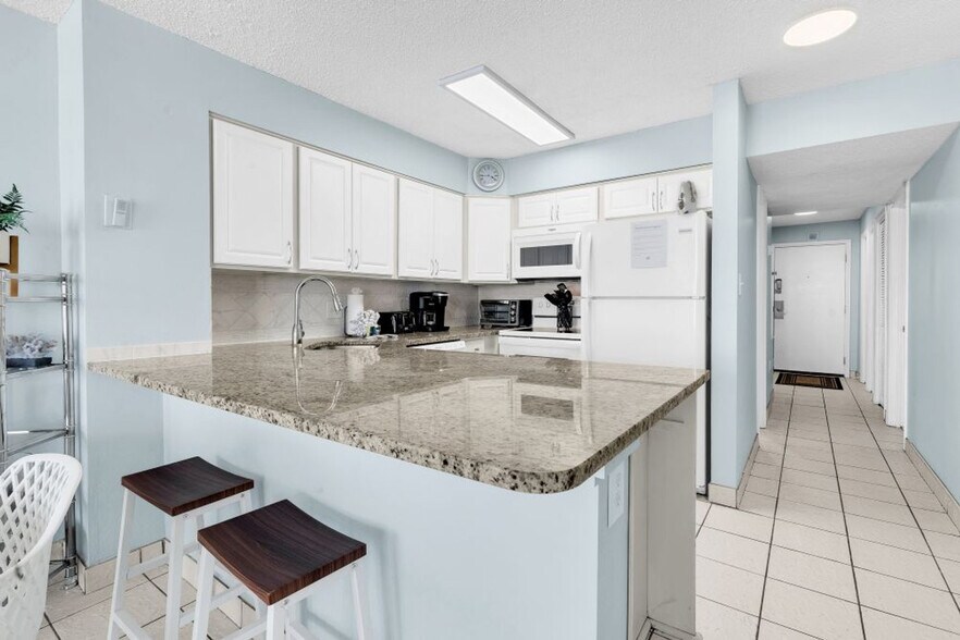 Building Photo - 2500 N Ocean Blvd