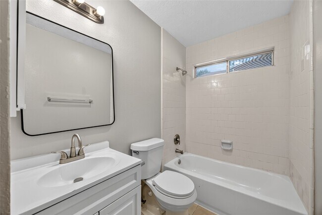Building Photo - 13610 Repa Ln