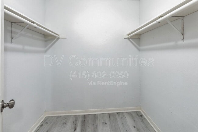 Building Photo - 2107 Lamar Dr