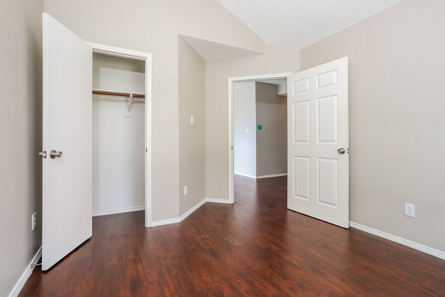 Building Photo - 4405 Crystal Ln