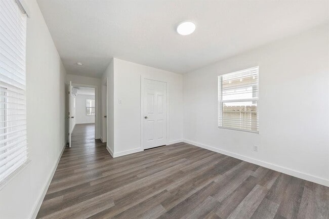 Building Photo - 706 38th St