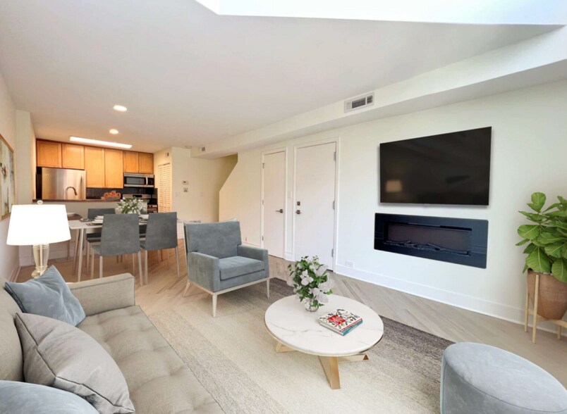 Building Photo - 941 W Grace St