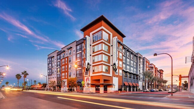 Building Photo - 901 E Fremont St