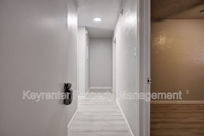 Building Photo - 1309 Crown Point Ave