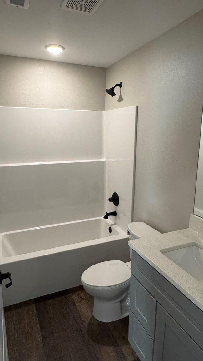 Building Photo - 704 Harbor Woods Dr